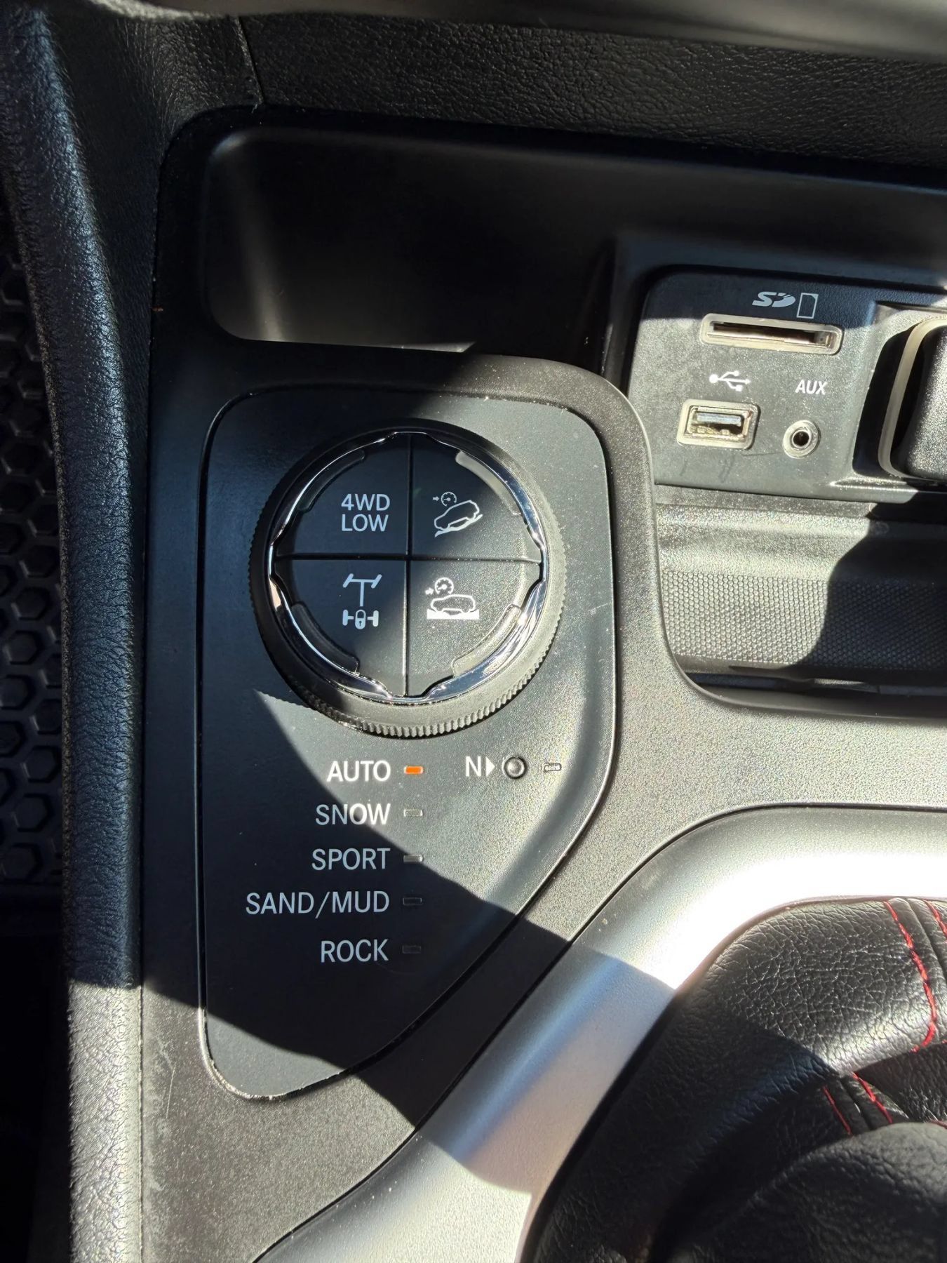 Used 2017 Jeep Cherokee Trailhawk w/ Cold Weather Group AWD/4WD image 29