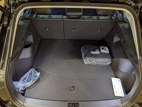 New 2026 Volkswagen Tiguan SE FWD image 27