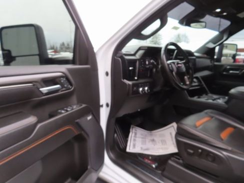 Used 2024 GMC Sierra 2500 AT4 w/ AT4 Preferred Package image 17