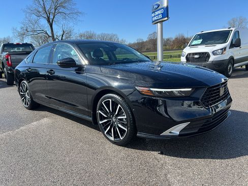 Used 2024 Honda Accord Touring image 3