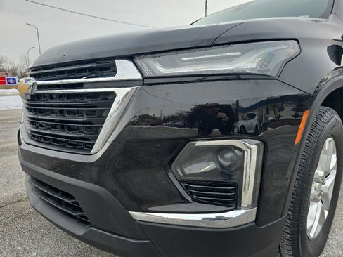 Used 2023 Chevrolet Traverse LS image 9