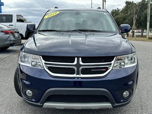 Used 2019 Dodge Journey SE w/ Premium Group image 2