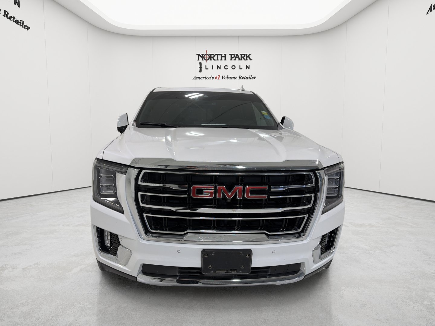 Used 2023 GMC Yukon SLT w/ SLT Premium Package AWD/4WD image 8