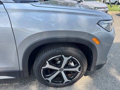 Used 2026 Volkswagen Tiguan SE w/ Panoramic Sunroof Package AWD/4WD image 9