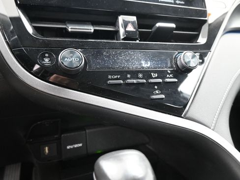 Used 2023 Toyota Camry XSE image 14