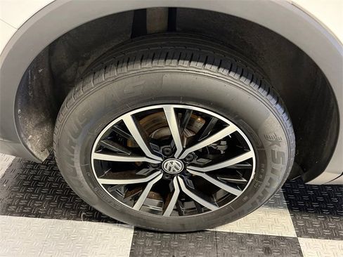 Used 2021 Volkswagen Tiguan SE image 14