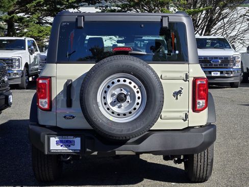New 2025 Ford Bronco 4-Door image 5