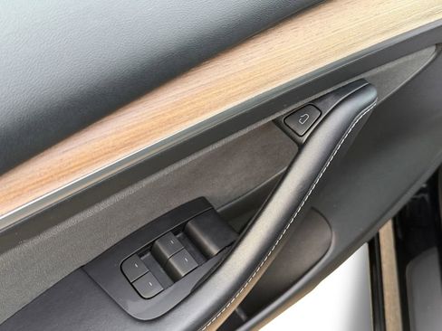 Used 2023 Tesla Model 3 Standard Range image 17