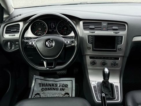 Used 2016 Volkswagen Golf Limited Edition image 33