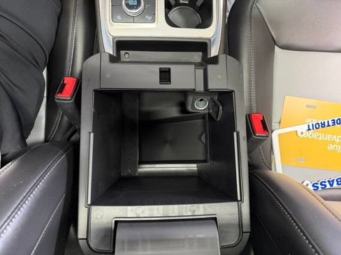 Used 2023 Ford Explorer XLT w/ Equipment Group 202A AWD/4WD image 40