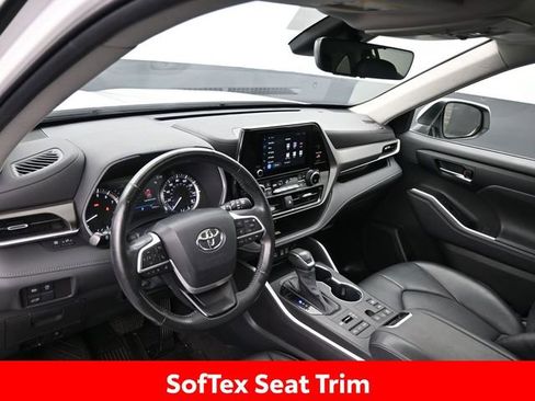 Certified 2023 Toyota Highlander XLE image 15