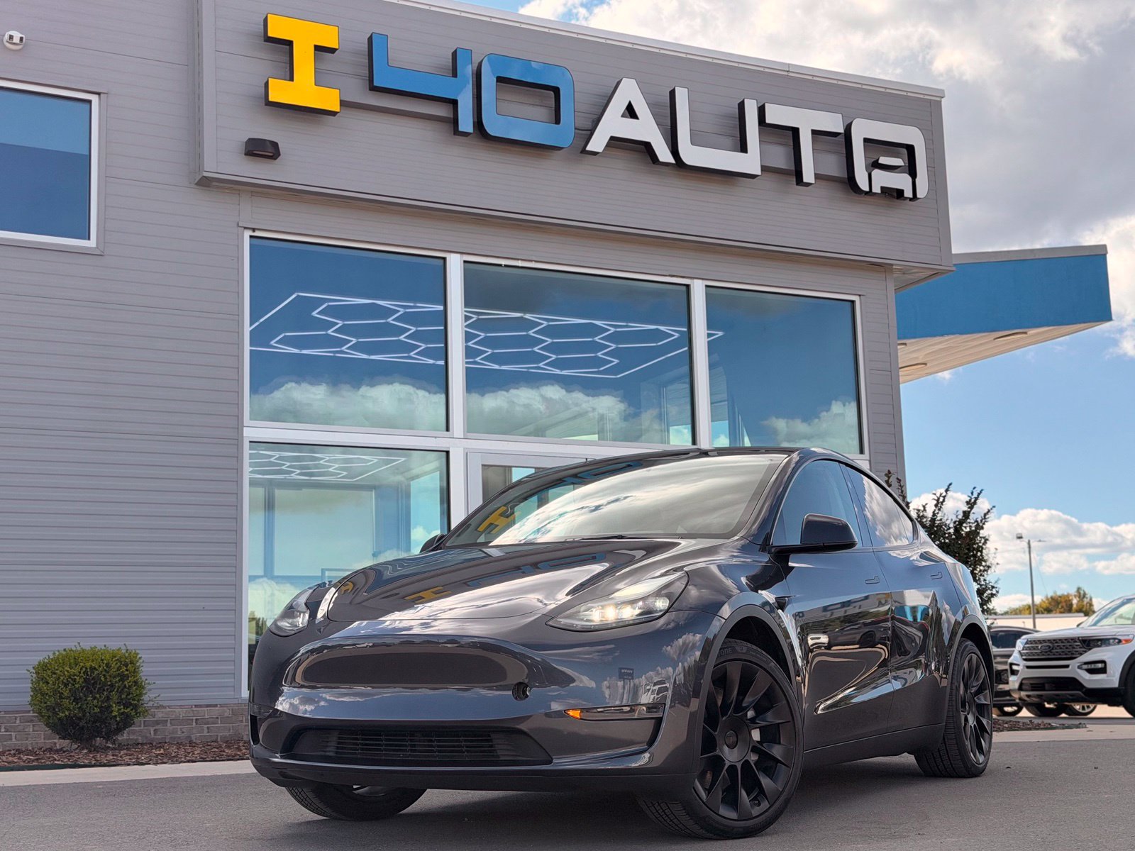 Used 2024 Tesla Model Y Long Range RWD image 1