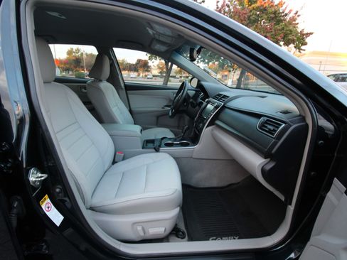 Used 2016 Toyota Camry XLE image 16