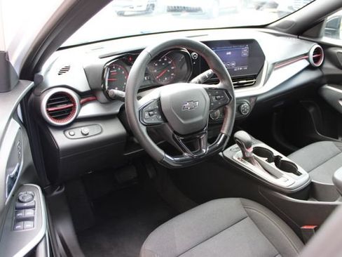 Used 2025 Chevrolet Trax RS w/ Driver Confidence Package FWD image 11