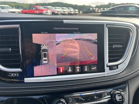 New 2026 Chrysler Pacifica Select image 27