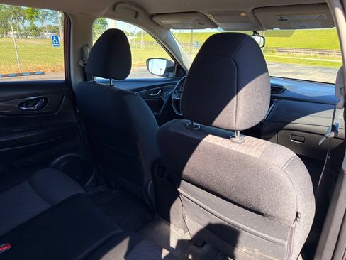 Used 2017 Nissan Rogue SV AWD/4WD image 25
