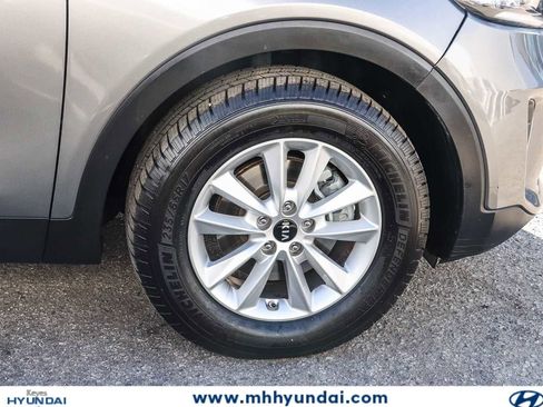 Used 2019 Kia Sorento FWD V6 image 9