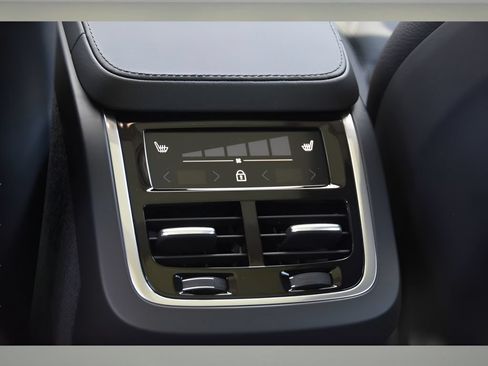 Used 2024 Volvo XC90 T8 Plus w/ Protection Package Premier AWD/4WD image 16