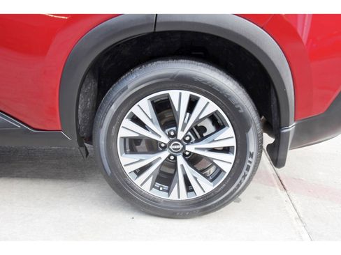 Used 2023 Nissan Rogue SV w/ SV Premium B Package image 30