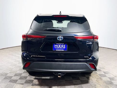 Used 2023 Toyota Highlander XLE AWD/4WD image 6