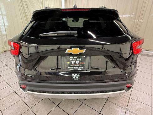 Used 2025 Chevrolet Trax LT w/ LT Convenience Package FWD image 6