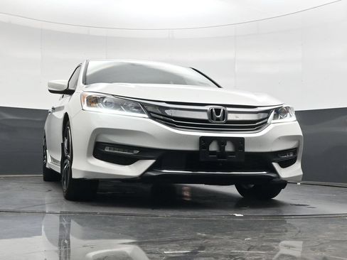 Used 2017 Honda Accord Sport image 31