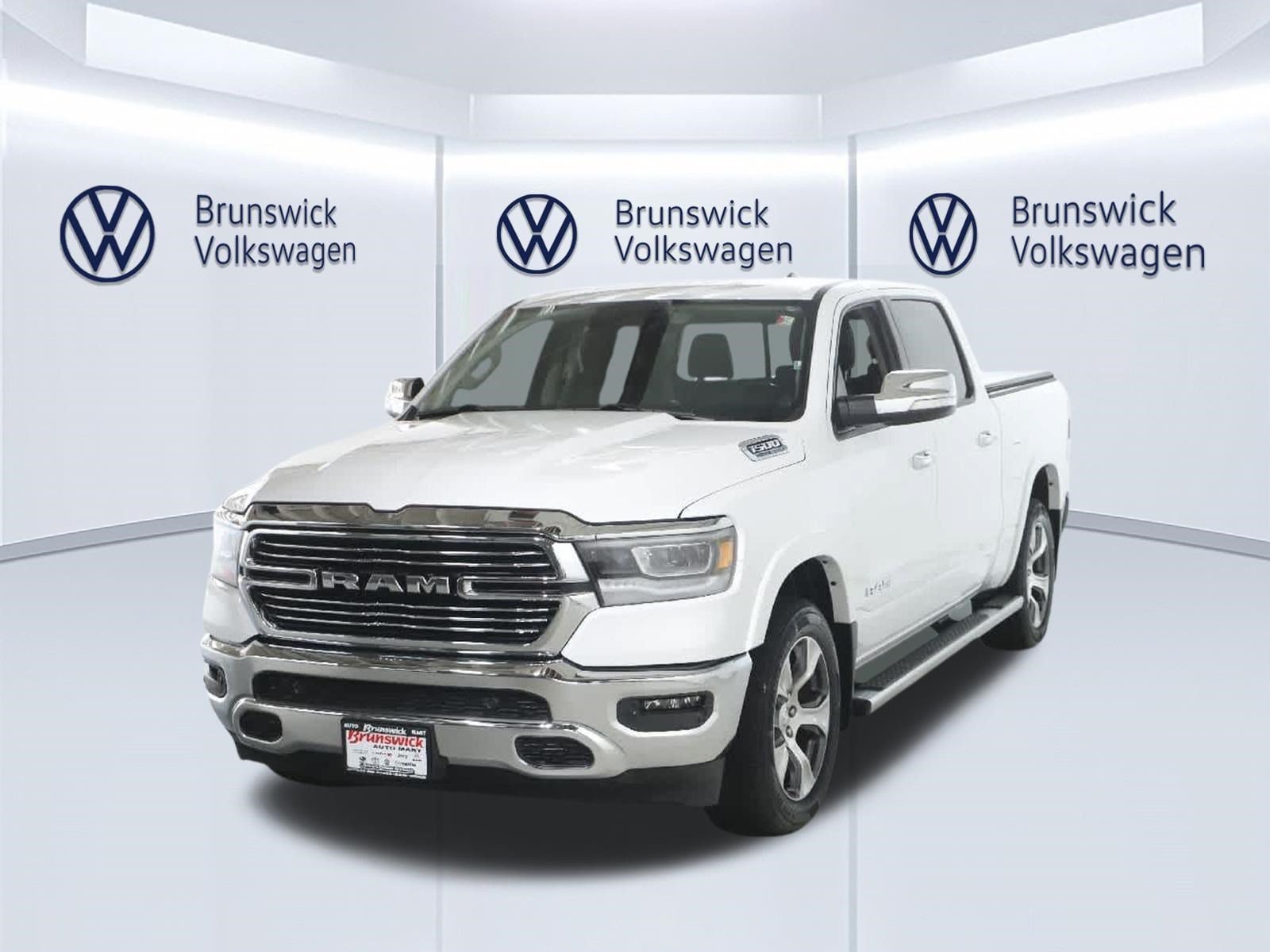 Used 2021 RAM 1500 Laramie AWD/4WD image 1