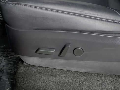 Used 2020 Tesla Model Y Long Range image 16