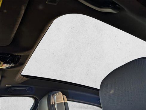 Used 2023 BMW 740i w/ Parking Assistance Package image 16