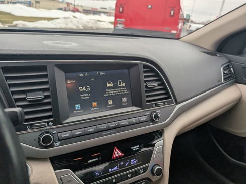 Used 2017 Hyundai Elantra Limited image 20