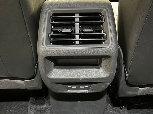 New 2025 Volkswagen Tiguan SE image 23