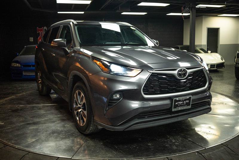 Used 2023 Toyota Highlander XLE FWD image 5