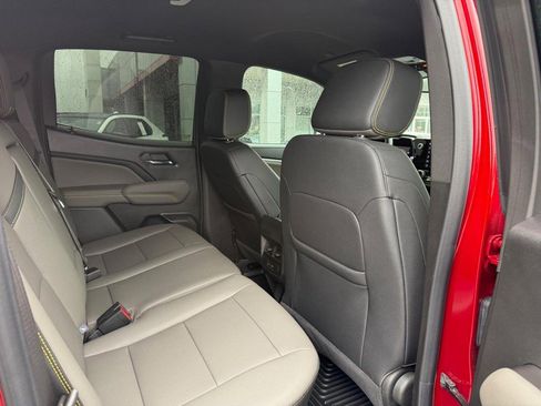 Used 2025 Chevrolet Colorado ZR2 w/ Technology Package image 13