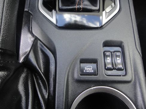 Used 2019 Subaru Crosstrek 2.0i Limited w/ Moonroof Package w/Navigation AWD/4WD image 11