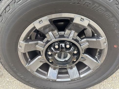 Used 2023 Ford F350 Lariat w/ Lariat Ultimate Package AWD/4WD image 11