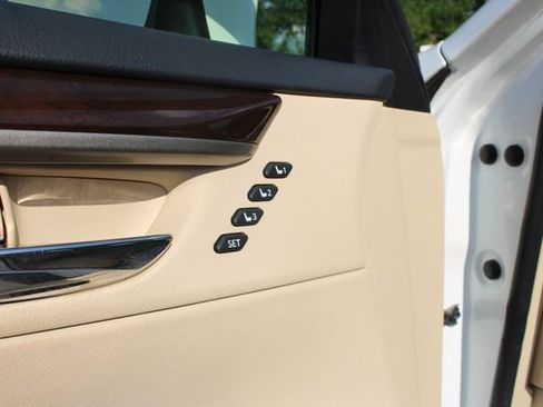 Used 2013 Lexus ES 350 w/ Luxury Pkg FWD image 12