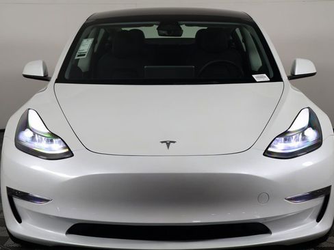 Used 2023 Tesla Model 3 Performance image 2