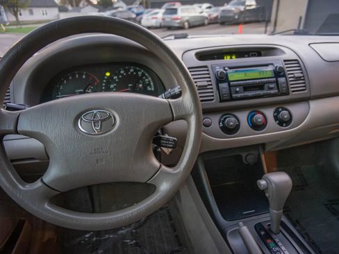 Used 2004 Toyota Camry LE FWD image 16