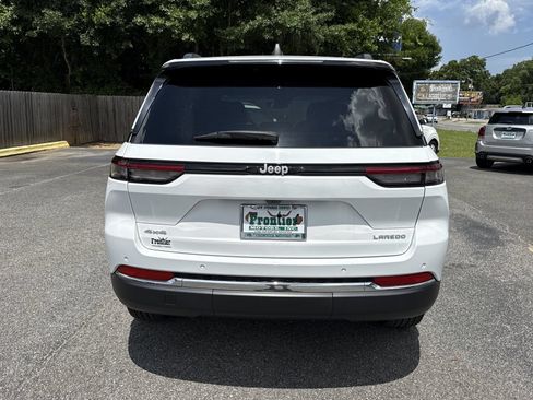 Used 2024 Jeep Grand Cherokee Laredo X w/ Luxury Tech Group I AWD/4WD image 4