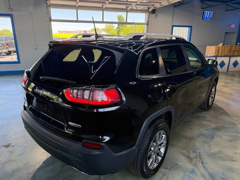 Used 2019 Jeep Cherokee Latitude Plus w/ Cold Weather Group AWD/4WD image 8