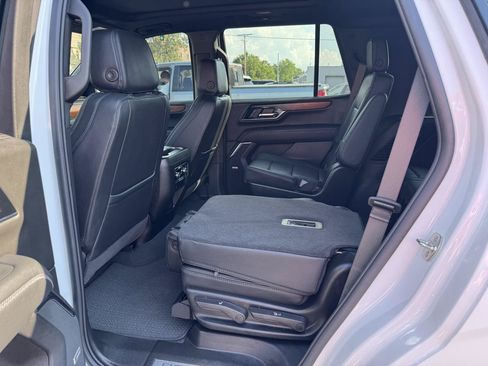 Used 2026 GMC Yukon Denali w/ Sun & Power Step Package AWD/4WD image 15