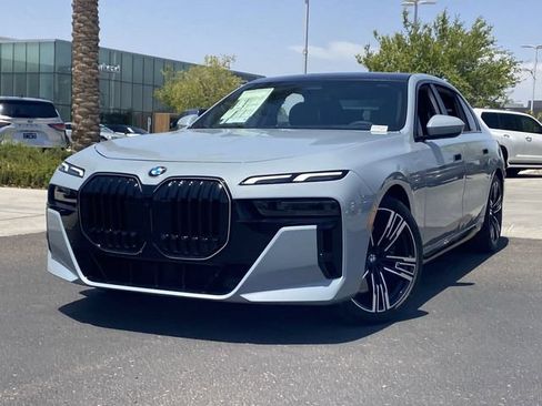 Used 2025 BMW 740i w/ Premium Package RWD image 3