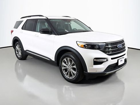 Used 2023 Ford Explorer XLT w/ Equipment Group 202A AWD/4WD image 2