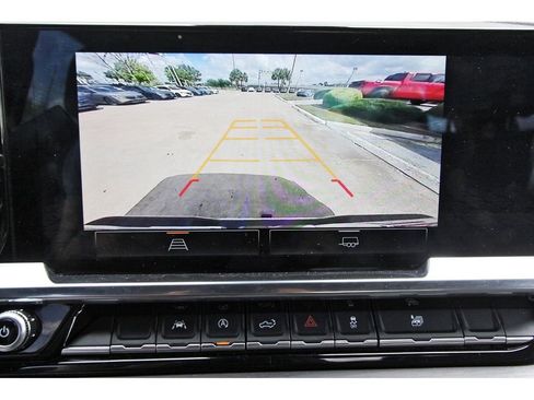 Used 2024 GMC Sierra 1500 SLT image 22