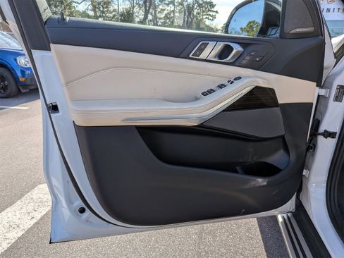 Used 2021 BMW X5 xDrive40i w/ Executive Package image 12