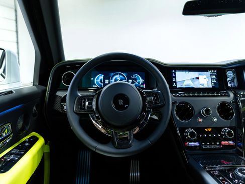 Used 2025 Rolls-Royce Cullinan Black Badge image 25