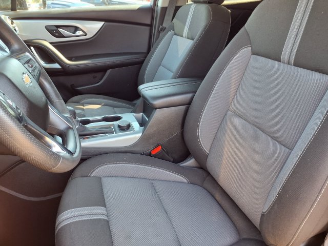Used 2025 Chevrolet Blazer LT FWD image 3