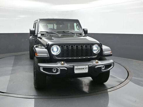 New 2026 Jeep Gladiator Sport AWD/4WD image 17
