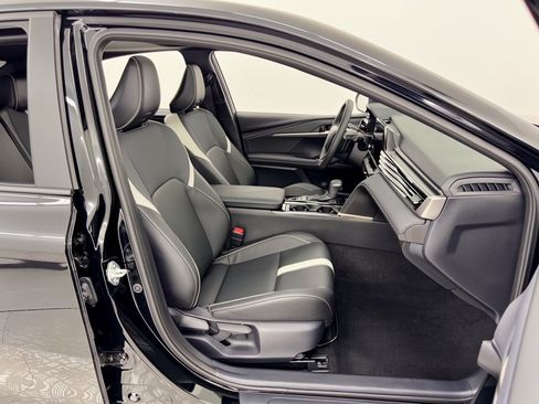 Used 2025 Toyota Camry SE w/ Convenience Package FWD image 30