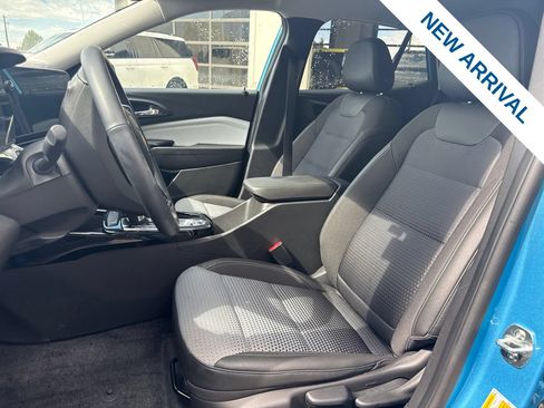 Used 2025 Chevrolet Trax LT w/ LT Convenience Package FWD image 16